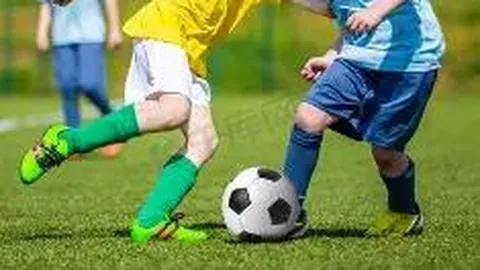 《足球场上的双雄诱惑：弗兰克一天之内与曼联蓝军面试，渣叔激励自信崛起》